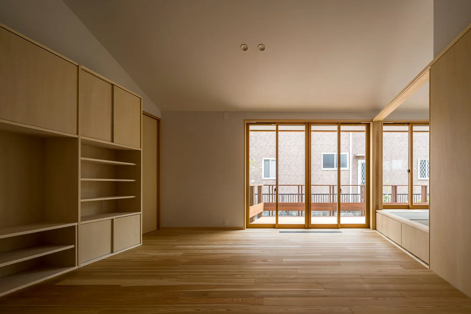 鳥と暮らすバリアフリーの平屋｜parilicium