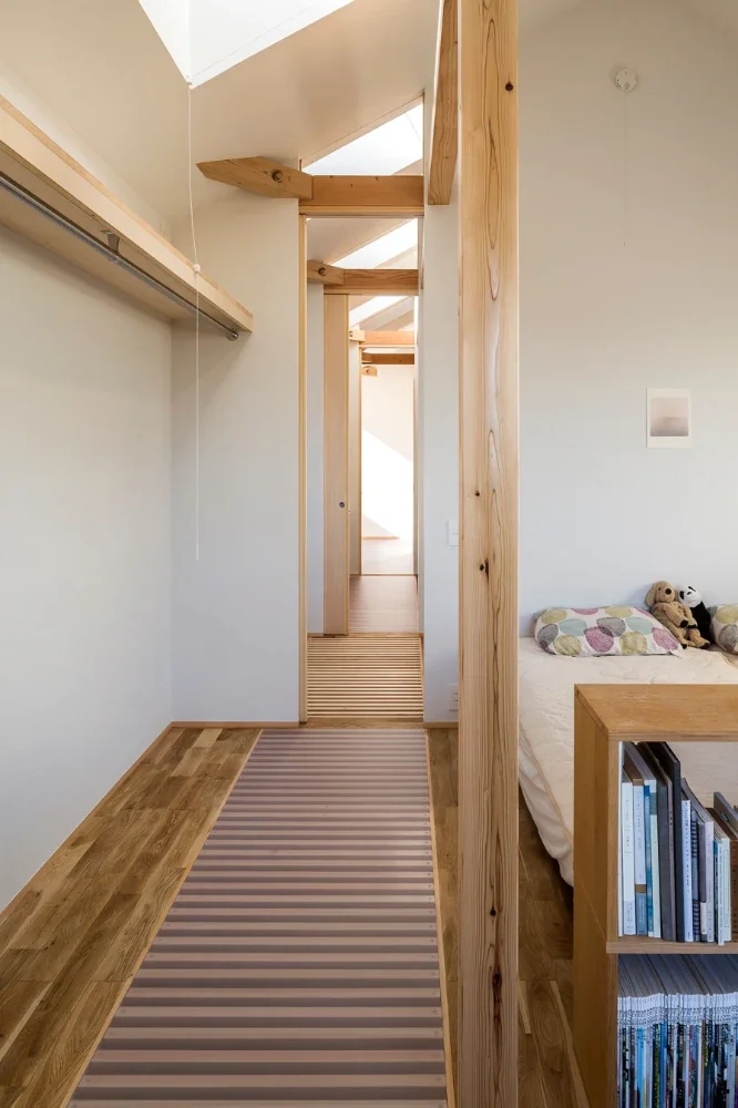 日当たりの悪い敷地で明るく暮らす家｜zubeneschamali