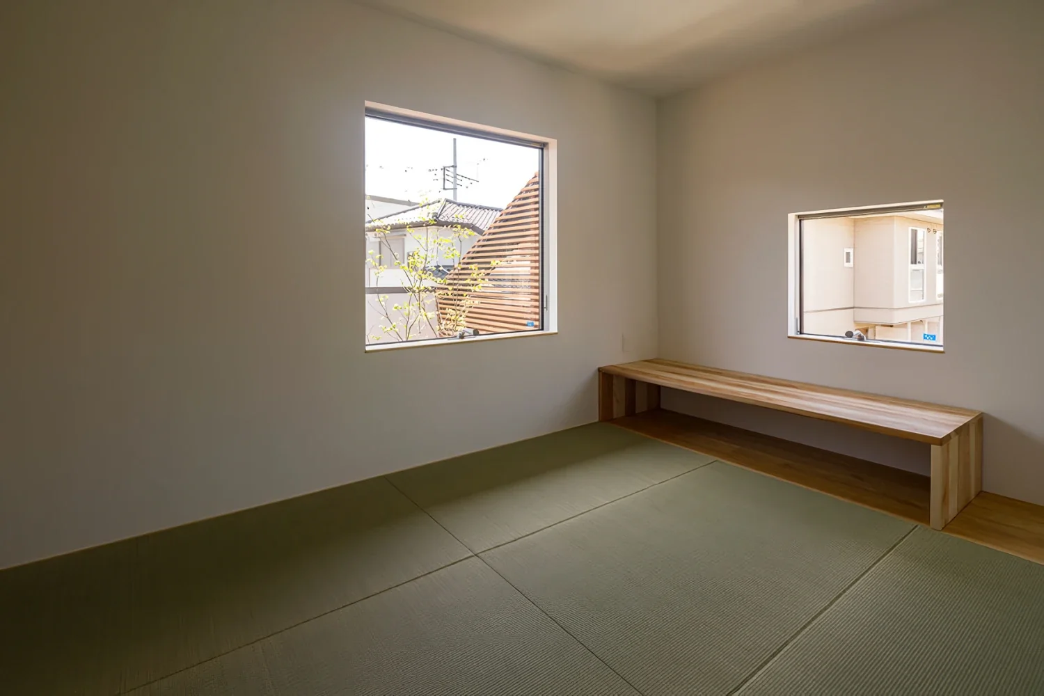 斜めの壁で光を取り込むコートハウス｜elnath