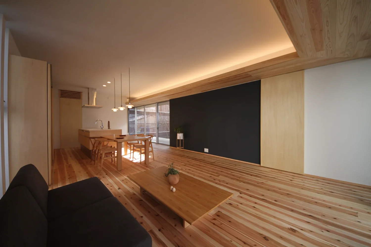 二つの中庭をもつ平屋のコートハウス｜sadaltager