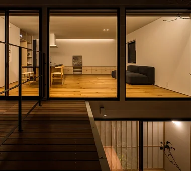 2階リビングの中庭型住宅｜dschubba｜テラス｜注文住宅