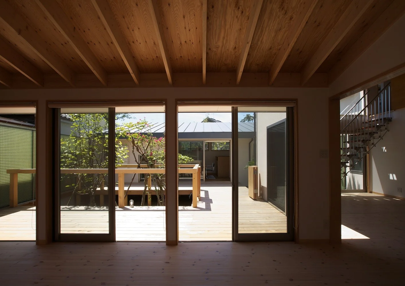 Views of the courtyard from various areas of the house evoke the presence of family members