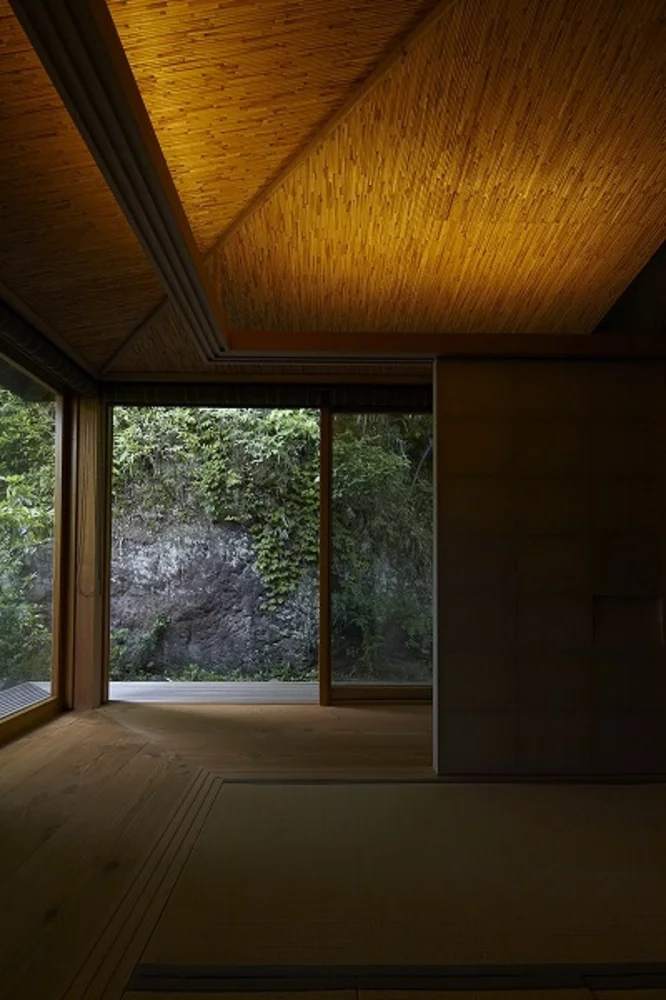 A three-mat tea room located on the north side