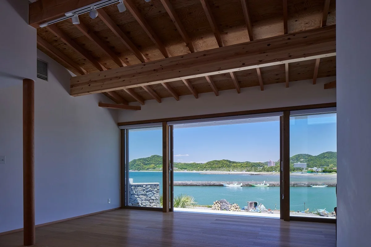 Large windows frame the magnificent sea and mountain views.