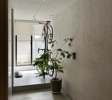 house YK -滲みの吹抜-｜シンプルな家｜注文住宅｜玄関