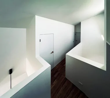 house YK -滲みの吹抜-｜土間のある家｜注文住宅｜廊下