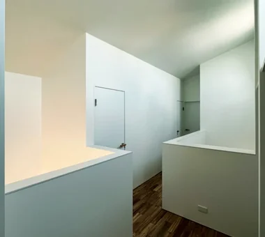 house YK -滲みの吹抜-｜土間のある家｜注文住宅｜廊下