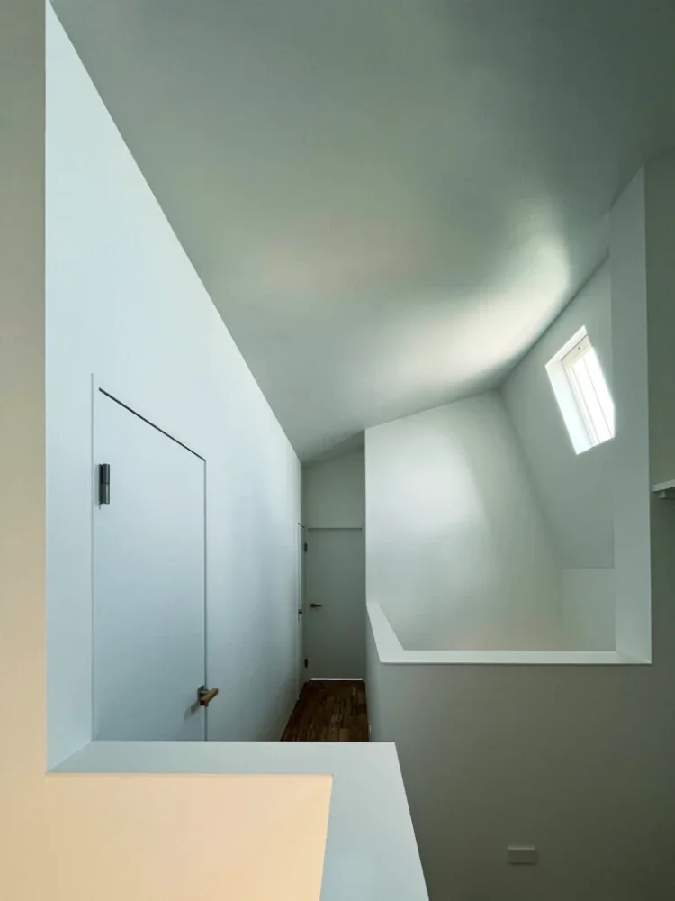 house YK -滲みの吹抜-