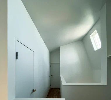 house YK -滲みの吹抜-｜土間のある家｜注文住宅｜廊下