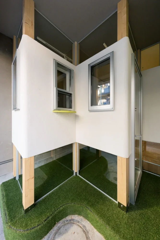 office SB -なびく帯の壁-