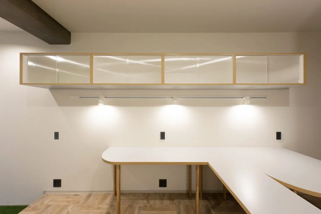 office SB -なびく帯の壁-