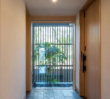 傾斜地と眺望を活かした焼杉の家｜ヌックのある家｜ルームツアー｜注文住宅