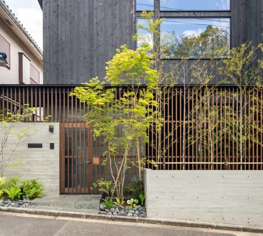 傾斜地と眺望を活かした焼杉の家｜ヌックのある家｜ルームツアー｜注文住宅