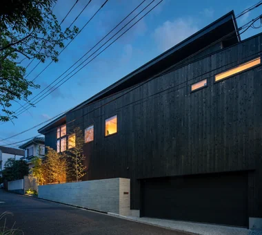 傾斜地と眺望を活かした焼杉の家｜ヌックのある家｜ルームツアー｜注文住宅