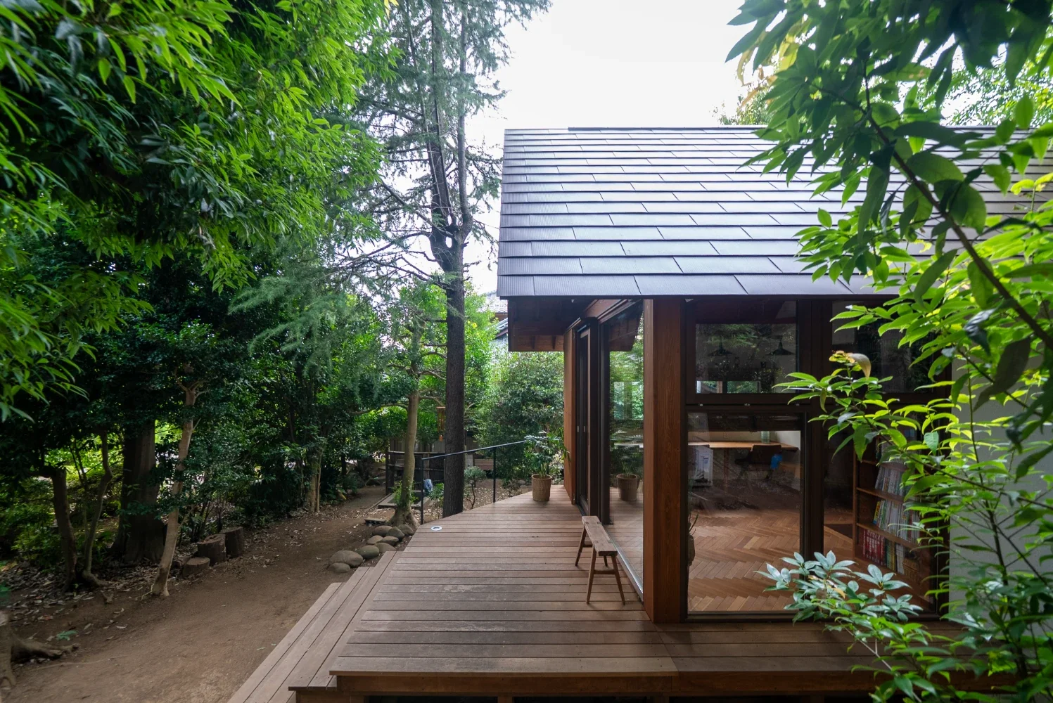 庭先の小さな部屋