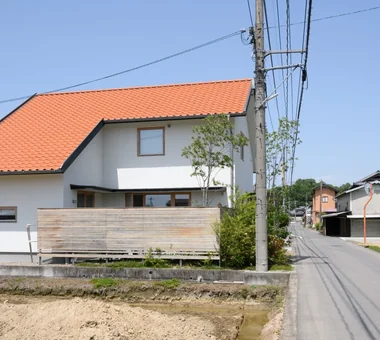 Living connected to nature, overlooking the garden from two sides｜Homes with Gardens｜Custom-built house｜Exterior