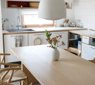 Living connected to nature, overlooking the garden from two sides｜Homes with Gardens｜Custom-built house｜Dining Area
