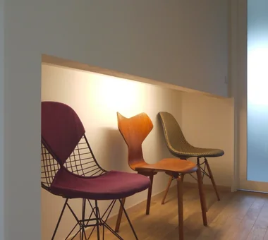 Single-story house inhabited by a chair collector｜A Home for Furniture Enthusiasts｜Custom-built house｜Corridor