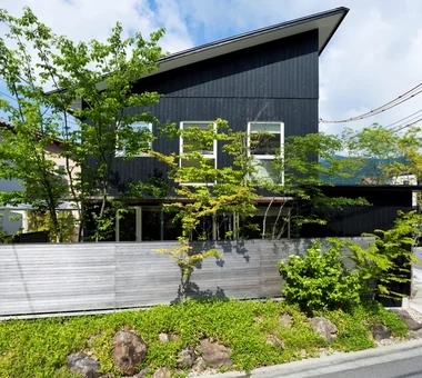A relaxed lifestyle for a dual-income family raising children｜Homes Designed for Living with Dogs｜Custom-built house｜Exterior