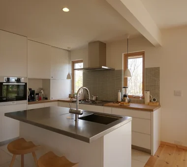 Residence with Built-in Garage｜Homes with Gardens｜Custom-built house｜Kitchen