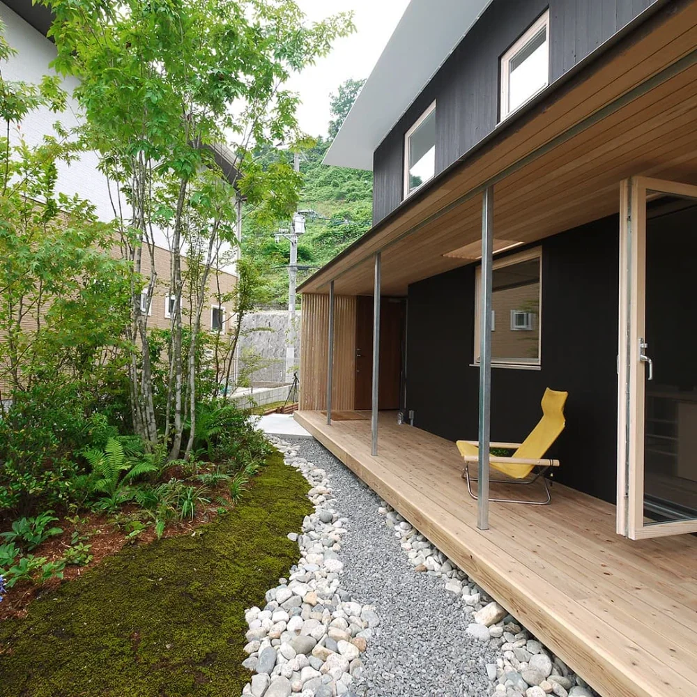 斜めに配置した"和と北欧"の住まい