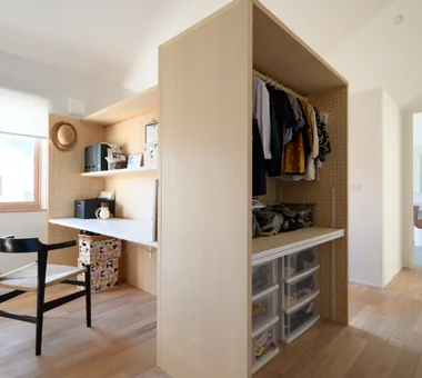 Scandinavian-Inspired Living｜Homes Embracing Natural Light｜Custom-built house｜Storage