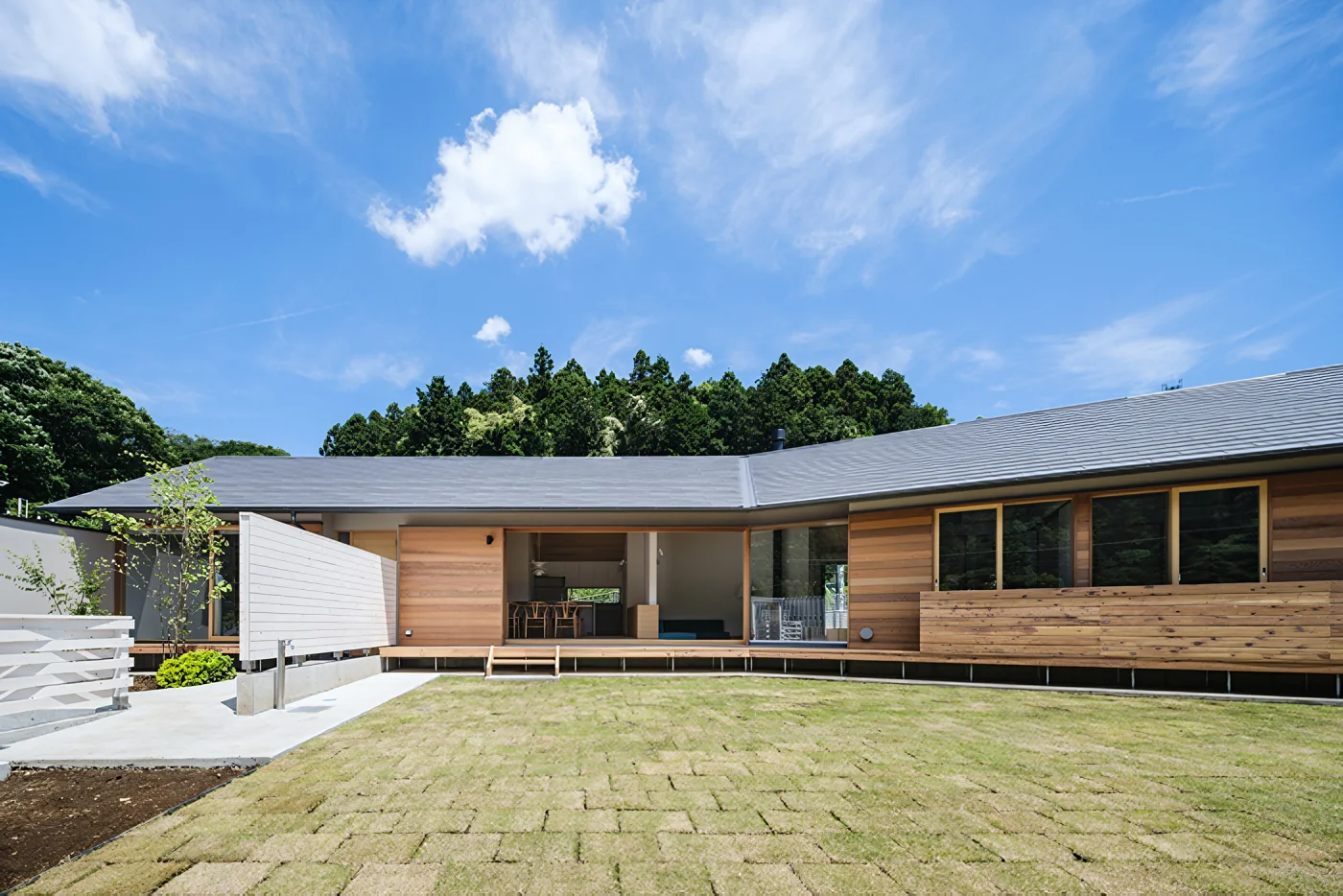 House at the Foot of Mount Takao