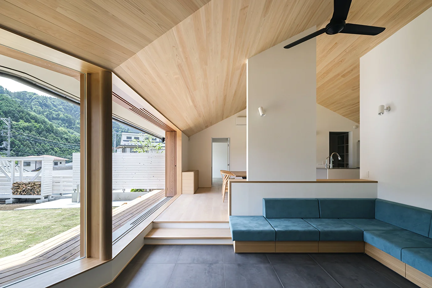 House at the Foot of Mount Takao
