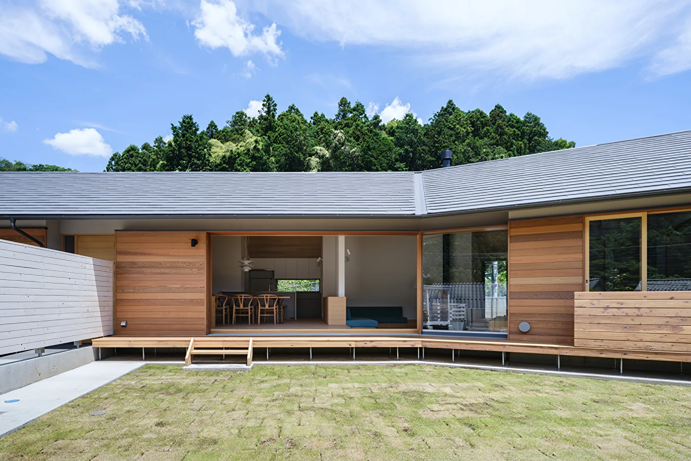 House at the Foot of Mount Takao