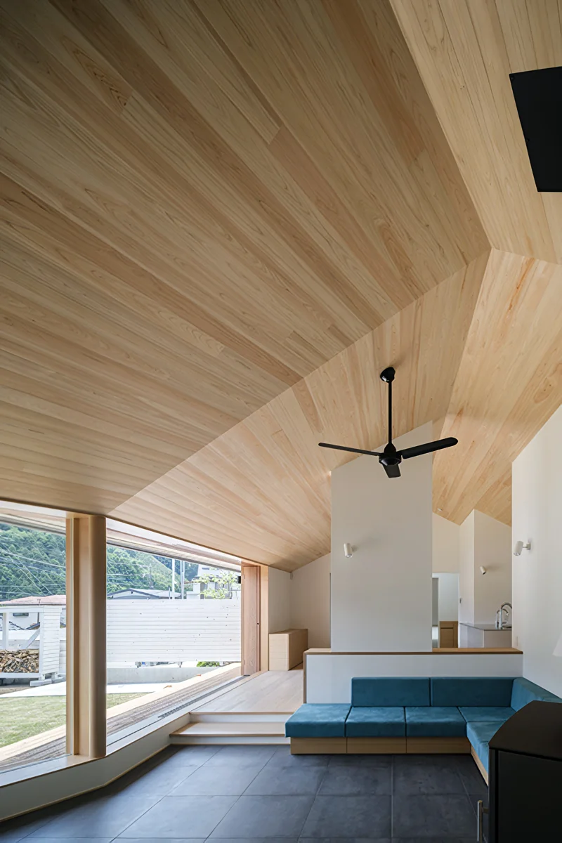 House at the Foot of Mount Takao