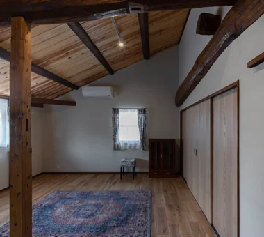 Renovation of a Traditional Farmhouse with a Large Double-Height Space | Kitamachi House｜Homes for Antique Enthusiasts｜Custom-built house｜Bedroom