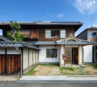 草臥之家｜戰前雙併長屋單側翻新｜熱愛烹飪者之家｜客製化住宅｜外觀