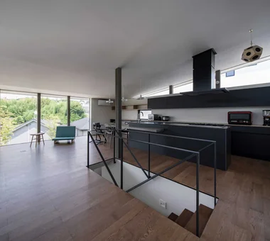 House on Kataokayama | Living beneath a large roof spanning the terrace.｜Glass-Enclosed Residences｜Custom-built house｜Living Room