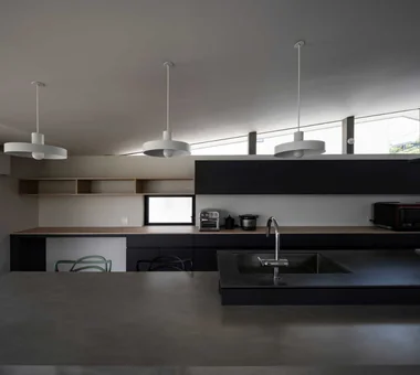 House on Kataokayama | Living beneath a large roof spanning the terrace.｜Minimalist Design Residences｜Custom-built house｜Kitchen