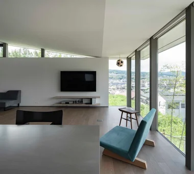 House on Kataokayama | Living beneath a large roof spanning the terrace.｜Glass-Enclosed Residences｜Custom-built house｜Living Room