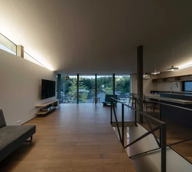 House on Kataokayama | Living beneath a large roof spanning the terrace.｜Glass-Enclosed Residences｜Custom-built house｜Living Room