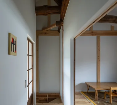 草臥之屋｜战前双拼长屋一侧改修｜带有墙面书架的住宅｜定制住宅｜儿童房