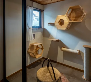 Renovation of a Traditional Farmhouse with a Large Double-Height Space | Kitamachi House｜Homes for Antique Enthusiasts｜Room Tour｜Custom-built house