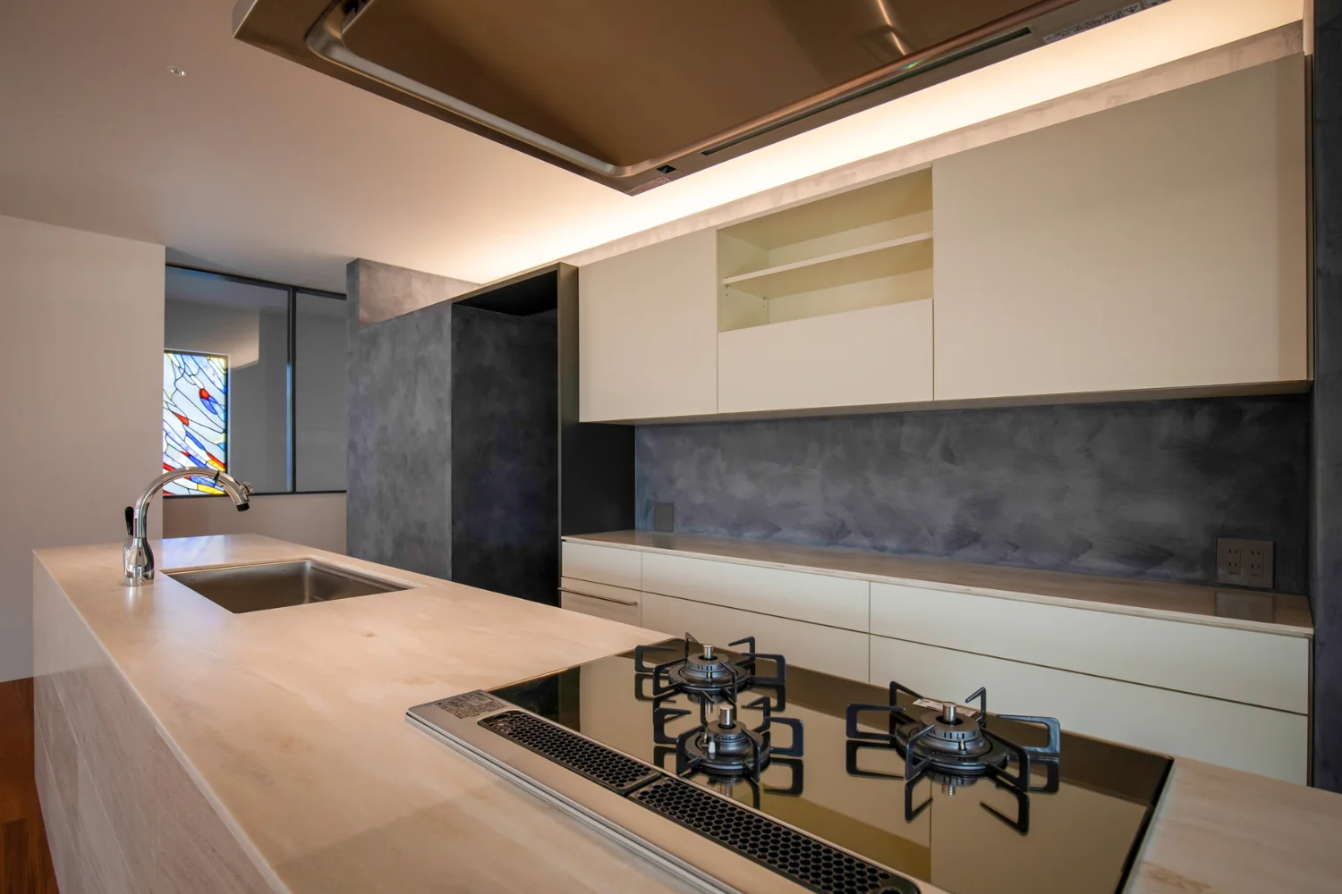 From the kitchen, the existing stained glass can be seen across the stairwell atrium.｜Renovation of a Detached House with a Cloistered Corridor | Koriyama House