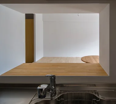 Flat with Raised Seating Area and Through-Passage | Tranquil House｜The Simple House｜Custom-built house｜Living Room