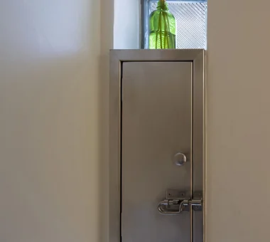 Condominium Renovation with Cross-Ventilation | 'Fukinagashi' House｜The Simple House｜Custom-built house｜Entrance hall