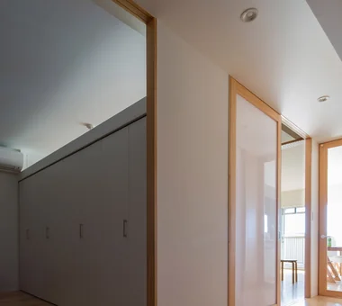 Condominium Renovation with Cross-Ventilation | 'Fukinagashi' House｜The Simple House｜Custom-built house｜Corridor