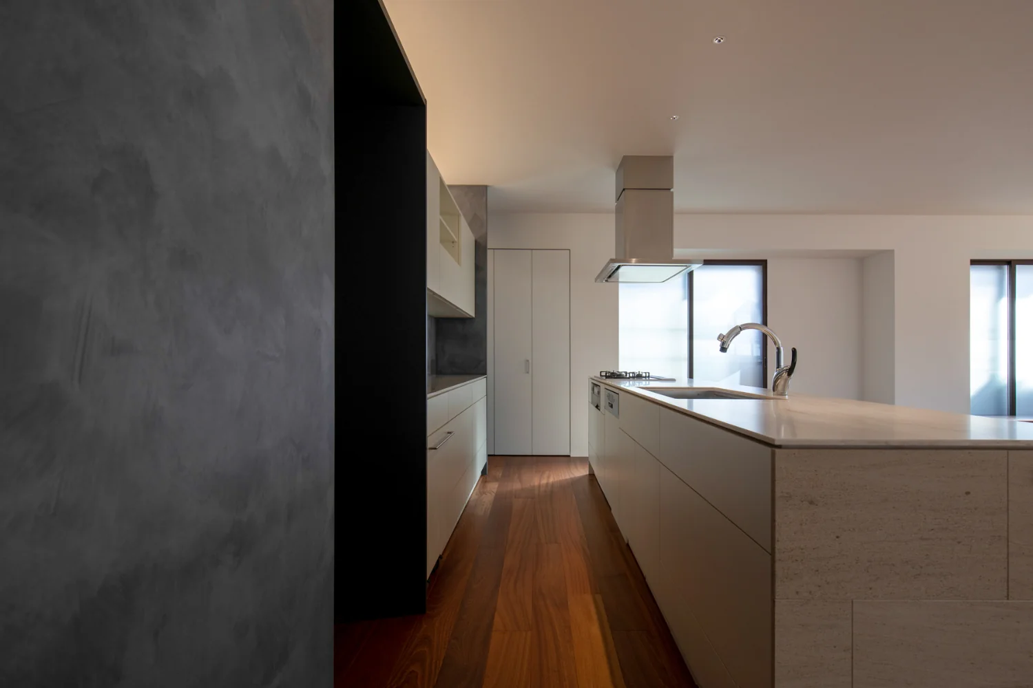 Due to the extended serving run, part of the floor cabinetry in the backset is designed to be movable.