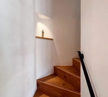 Renovation of an Urban Residence Retaining a Kura | Abeno Residence｜Homes for Antique Enthusiasts｜Custom-built house｜Stairs