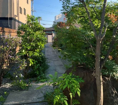 市區留存倉庫之宅邸改修｜阿倍野屋敷｜和風現代住宅｜客製化住宅｜入口通道