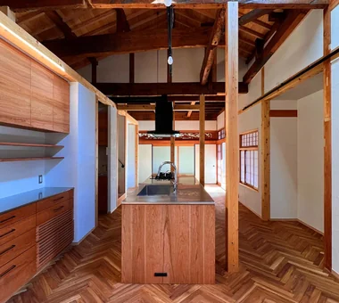 Renovation of an Urban Residence Retaining a Kura | Abeno Residence｜Homes for Antique Enthusiasts｜Custom-built house｜Kitchen