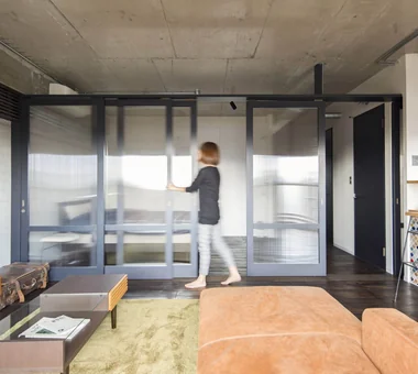 Condominium Renovation: Choose the Layout According to Mood | A Home That Changes Its Outfit｜Concrete Houses｜Custom-built house｜Living Room