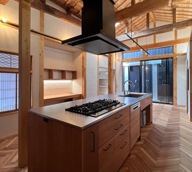 Renovation of an Urban Residence Retaining a Kura | Abeno Residence｜Homes for Antique Enthusiasts｜Custom-built house｜Kitchen