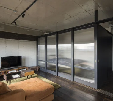 Condominium Renovation: Choose the Layout According to Mood | A Home That Changes Its Outfit｜Concrete Houses｜Custom-built house｜Living Room