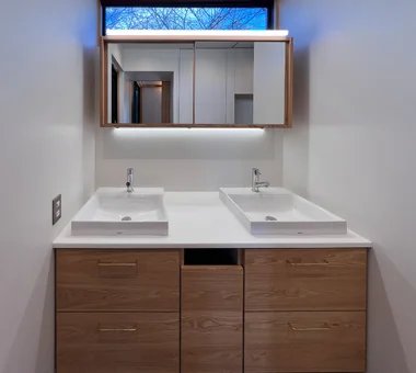 Renovation of an Urban Residence Retaining a Kura | Abeno Residence｜Homes for Antique Enthusiasts｜Custom-built house｜Lavatory